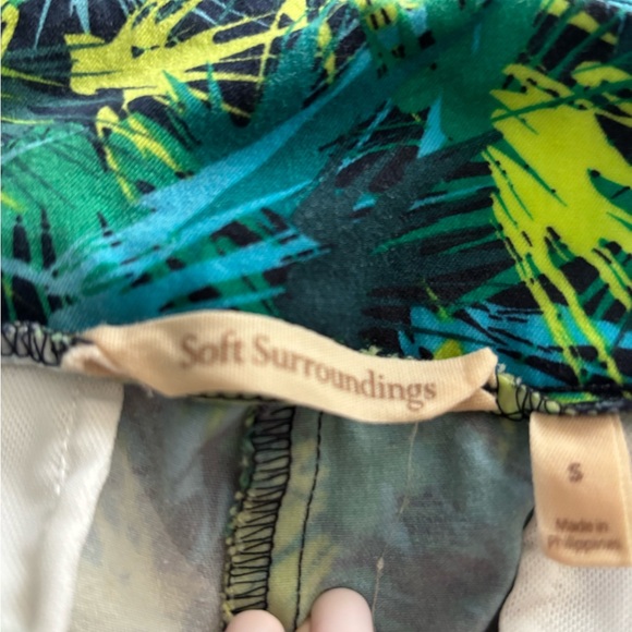 Soft Surroundings Tropical Print Top - Green and Blue small zip pockets‎ - Picture 6 of 6